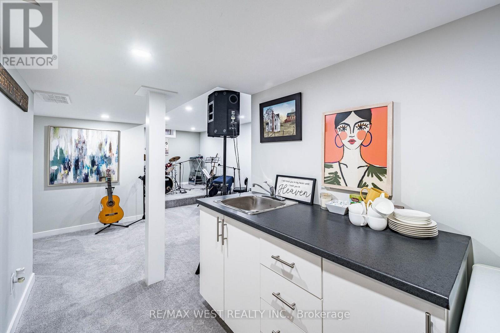 5 Moir Crescent, Barrie, ON - Indoor Photo Showing Kitchen