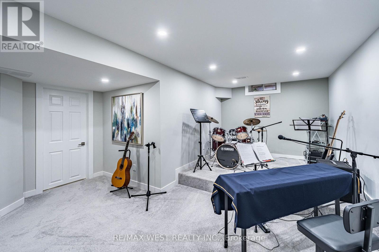 5 Moir Crescent, Barrie, ON - Indoor Photo Showing Other Room