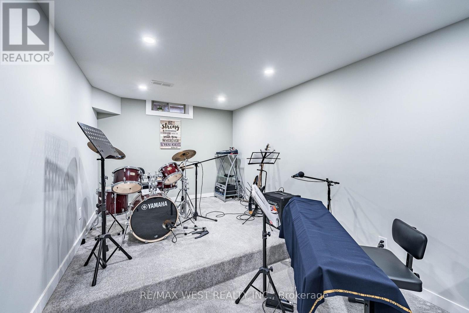 5 Moir Crescent, Barrie, ON - Indoor