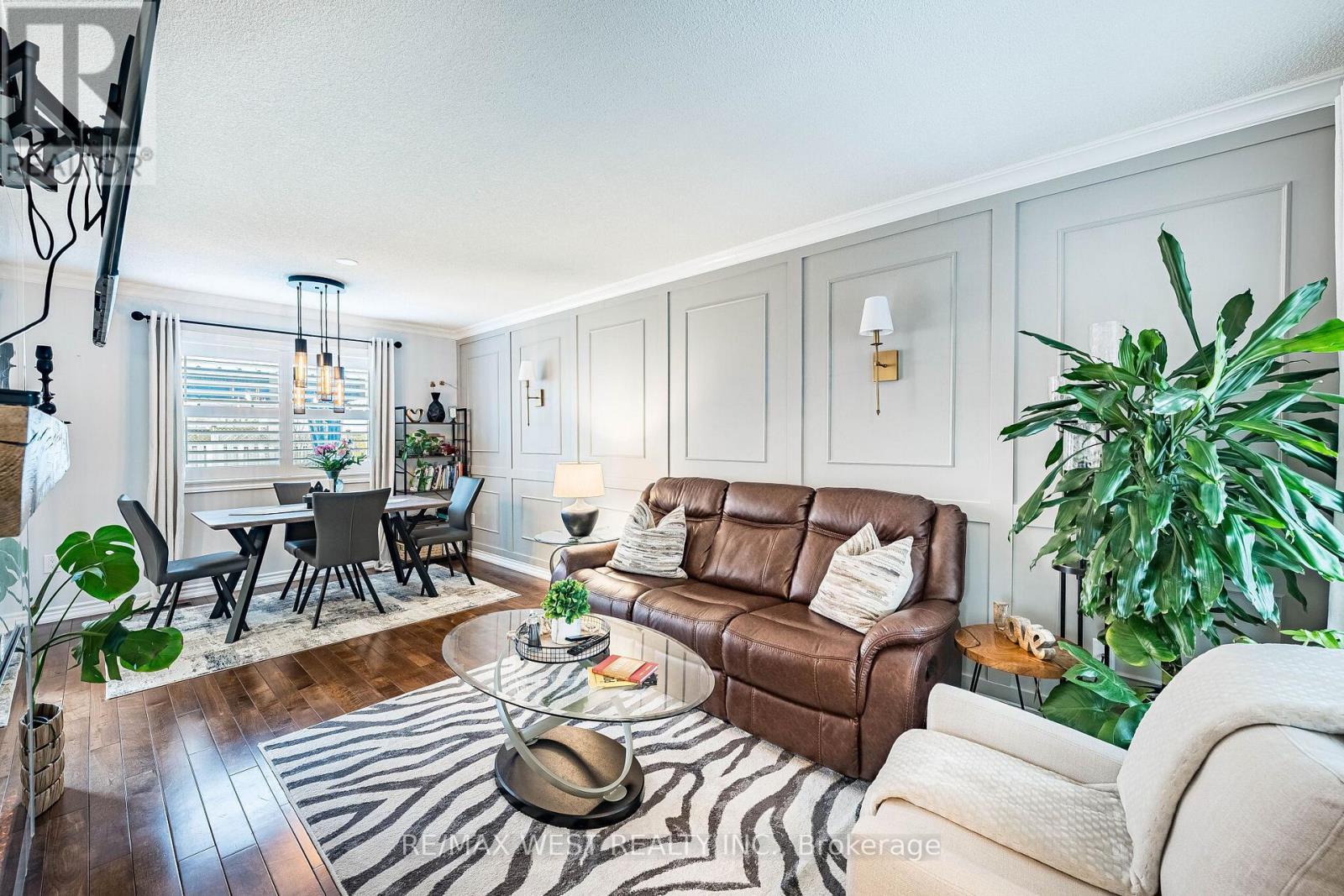 5 Moir Crescent, Barrie, ON - Indoor Photo Showing Living Room