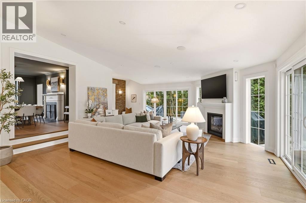 3081 Balmoral Avenue, Burlington, ON - Indoor Photo Showing Living Room With Fireplace