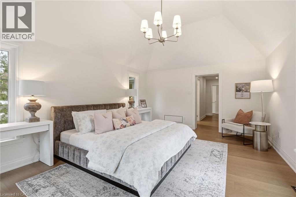 3081 Balmoral Avenue, Burlington, ON - Indoor Photo Showing Bedroom
