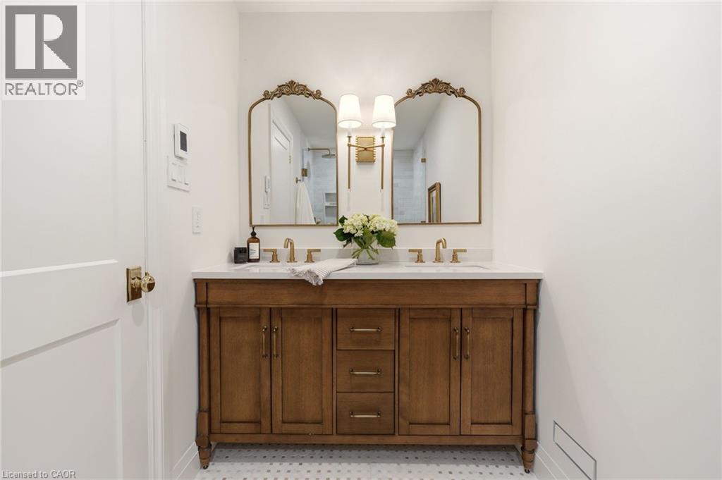 3081 Balmoral Avenue, Burlington, ON - Indoor Photo Showing Bathroom