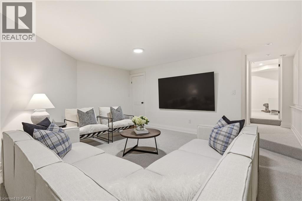 3081 Balmoral Avenue, Burlington, ON - Indoor Photo Showing Living Room