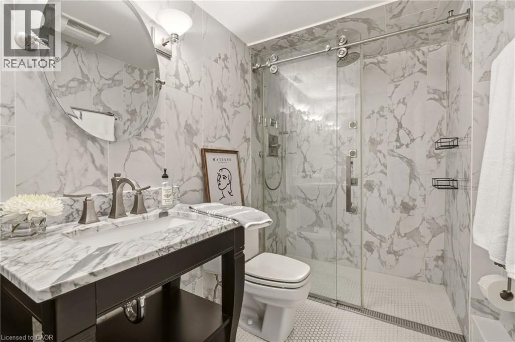 3081 Balmoral Avenue, Burlington, ON - Indoor Photo Showing Bathroom