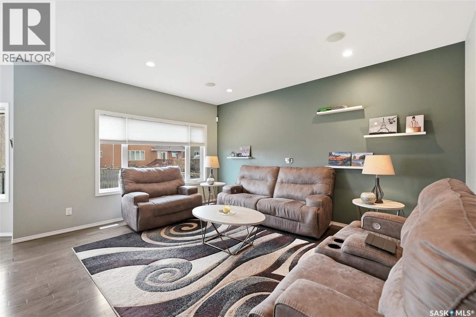 519 Rempel Manor, Saskatoon, SK - Indoor Photo Showing Living Room