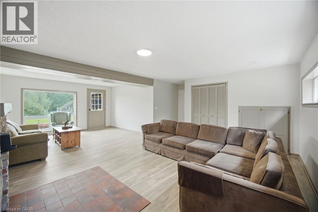 475248 County Rd 11, Amaranth, ON - Indoor Photo Showing Living Room