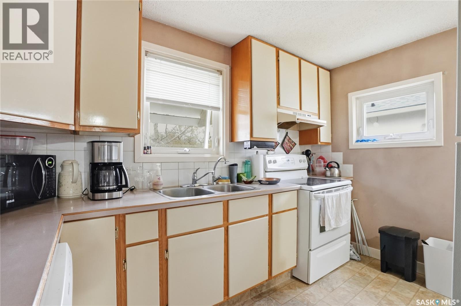 810 6Th Street, Perdue, SK - Indoor Photo Showing Kitchen With Double Sink