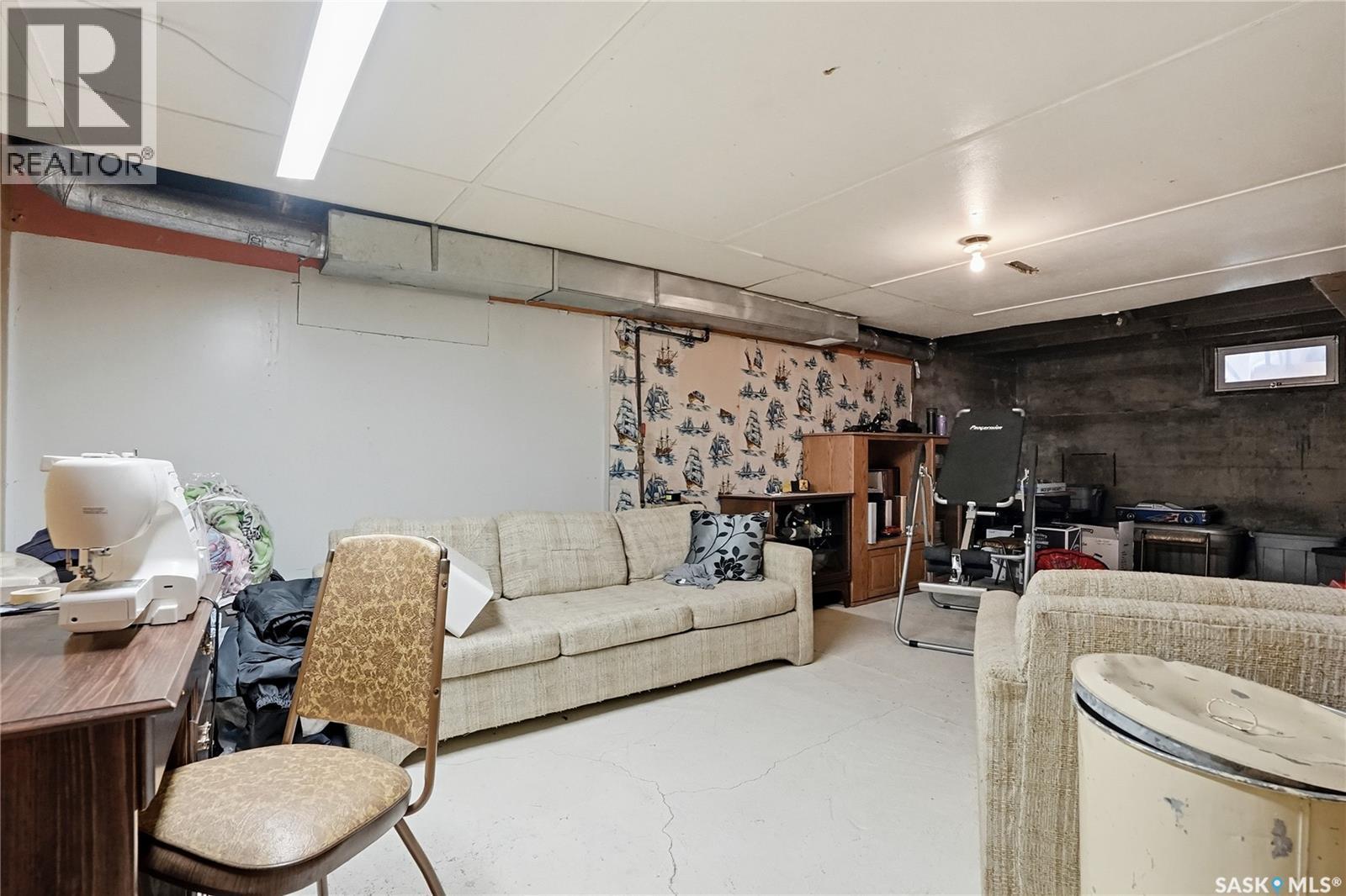 810 6Th Street, Perdue, SK - Indoor