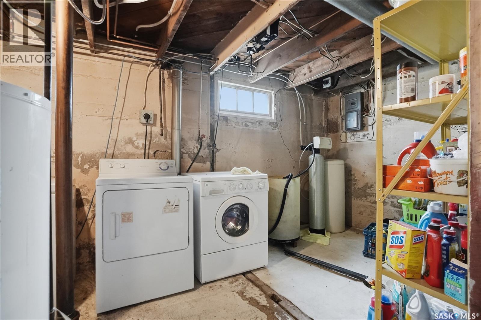 810 6Th Street, Perdue, SK - Indoor Photo Showing Laundry Room