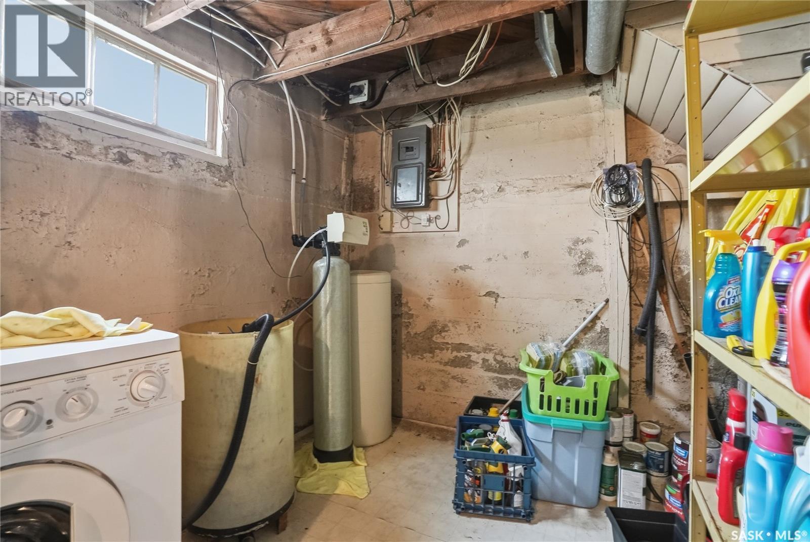 810 6Th Street, Perdue, SK - Indoor Photo Showing Laundry Room