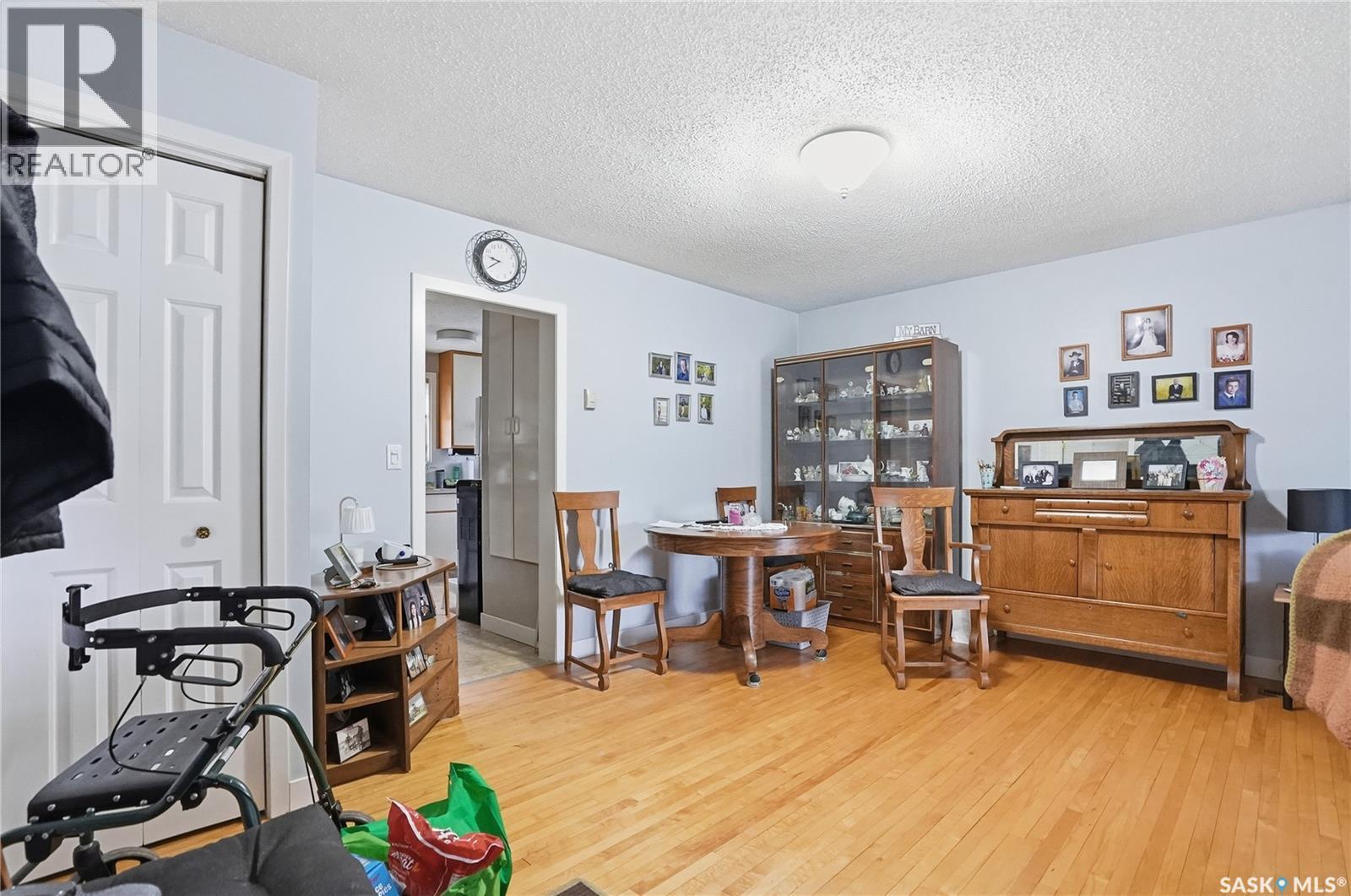 810 6Th Street, Perdue, SK - Indoor