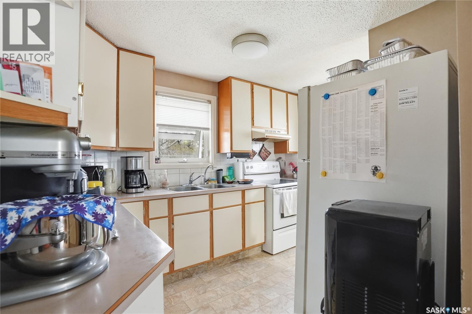 810 6Th Street, Perdue, SK - Indoor Photo Showing Kitchen With Double Sink