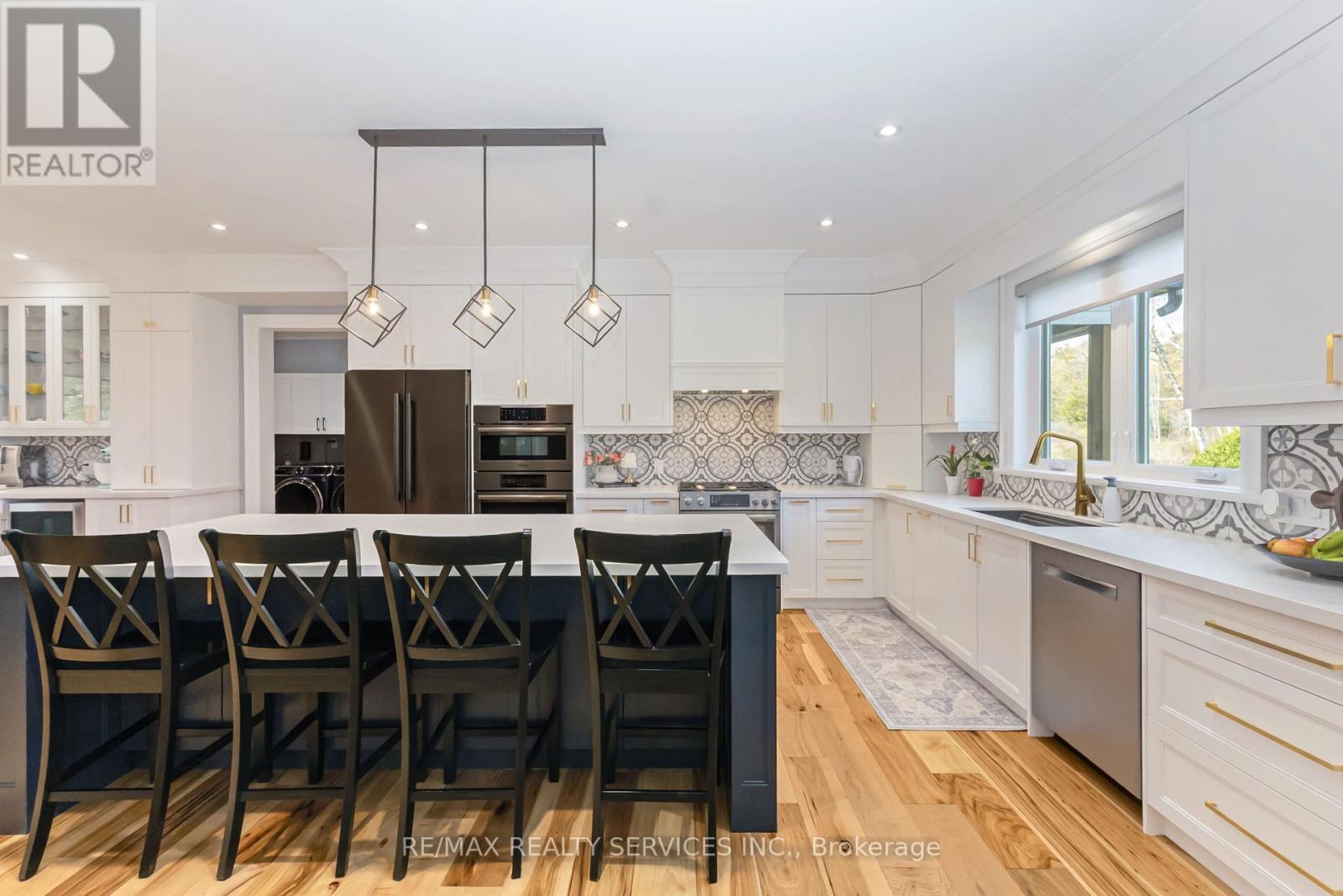 833180 4Th Line Ehs, Mono, ON - Indoor Photo Showing Kitchen With Upgraded Kitchen