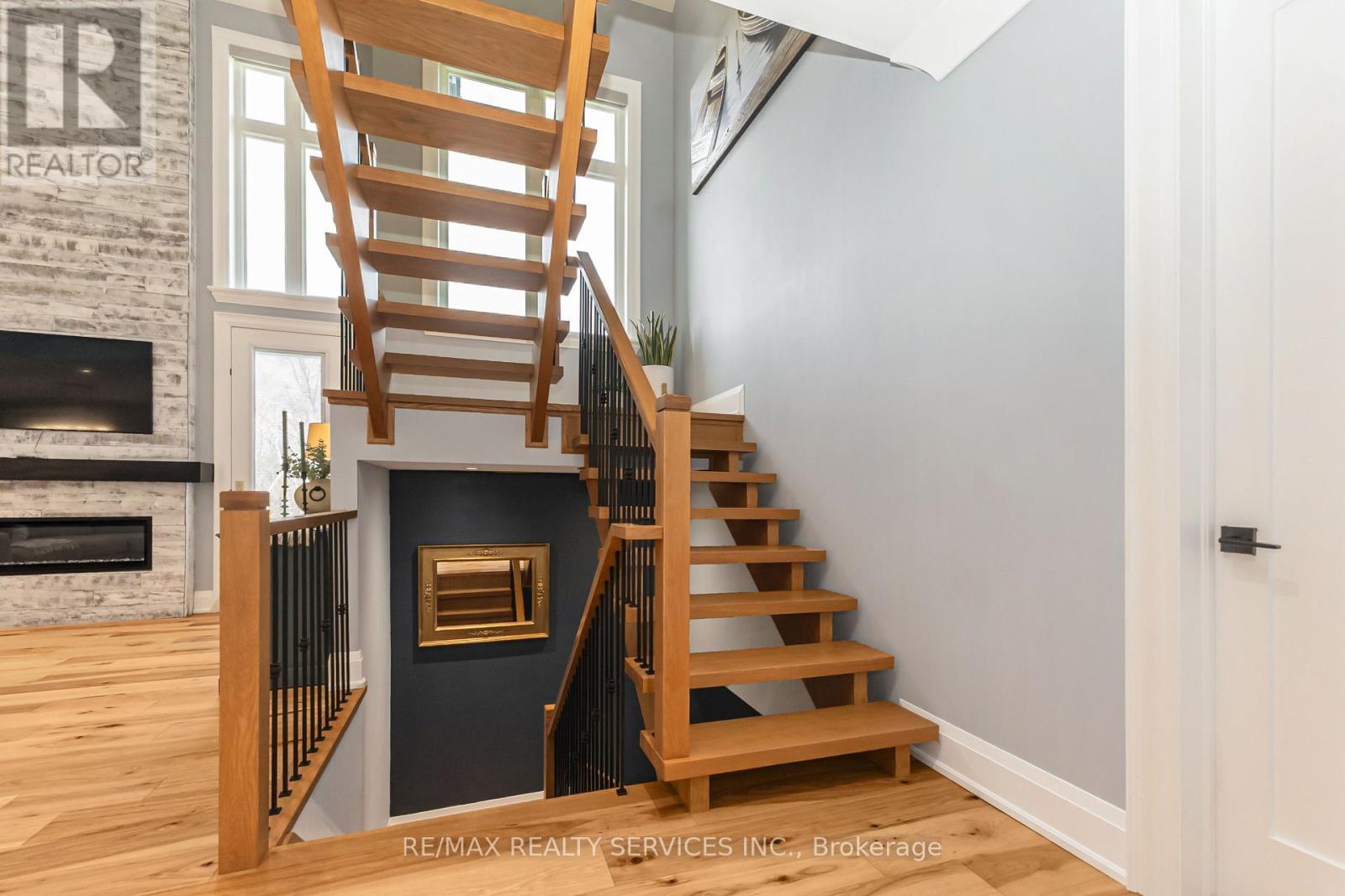 833180 4Th Line Ehs, Mono, ON - Indoor Photo Showing Other Room With Fireplace