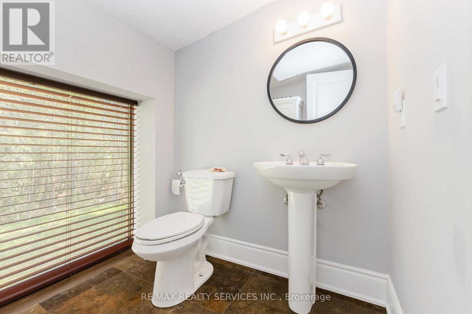 833180 4Th Line Ehs, Mono, ON - Indoor Photo Showing Bathroom