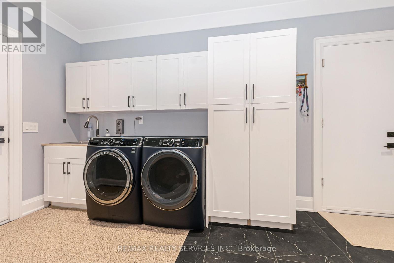 833180 4Th Line Ehs, Mono, ON - Indoor Photo Showing Laundry Room