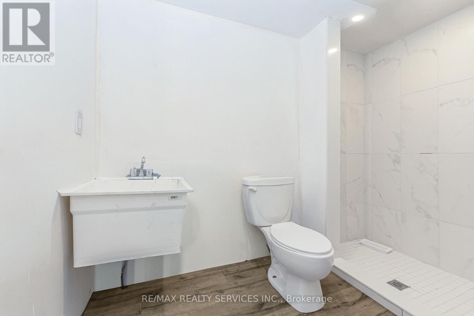 833180 4Th Line Ehs, Mono, ON - Indoor Photo Showing Bathroom