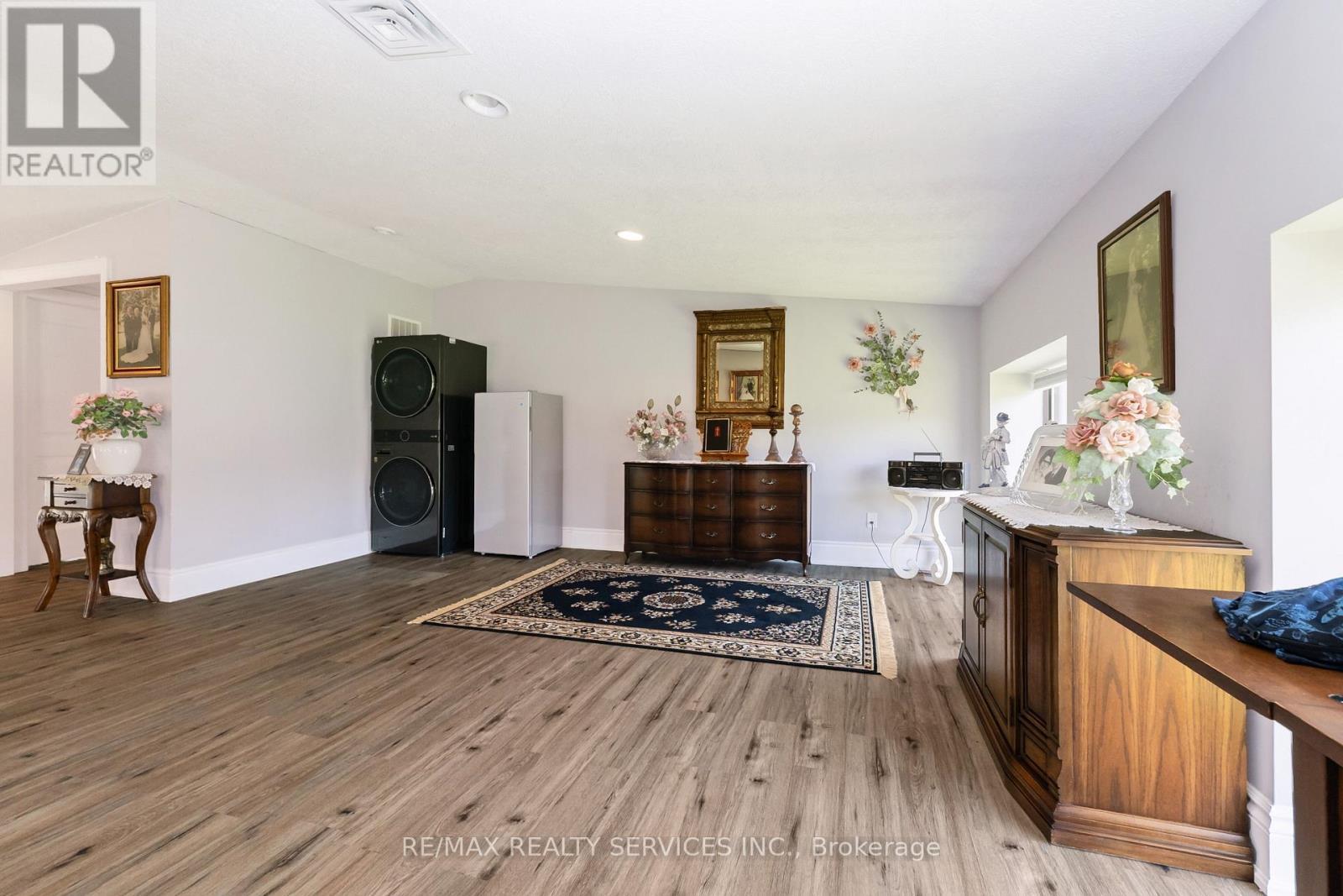 833180 4Th Line Ehs, Mono, ON - Indoor