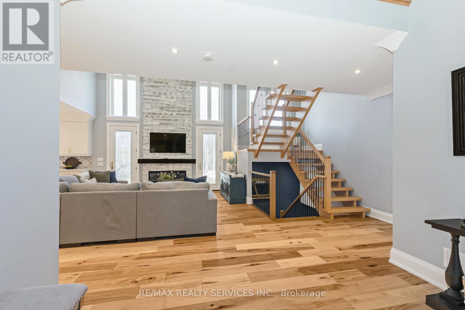 833180 4Th Line Ehs, Mono, ON - Indoor With Fireplace