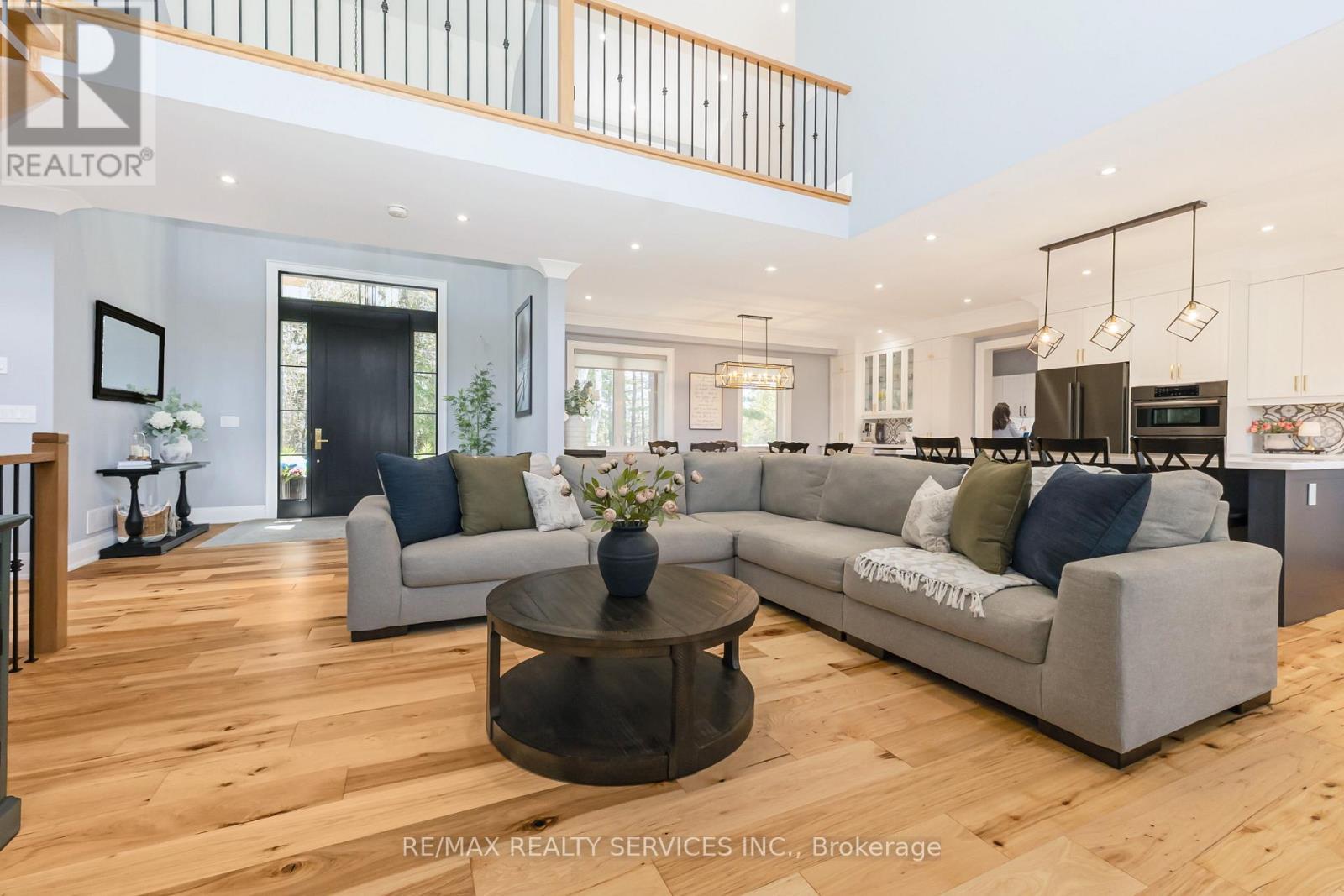 833180 4Th Line Ehs, Mono, ON - Indoor Photo Showing Living Room