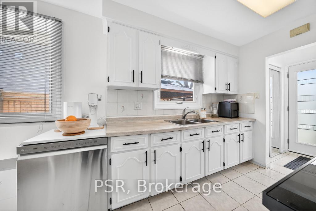 19 Glen Forest Drive, Hamilton, ON - Indoor Photo Showing Kitchen With Double Sink