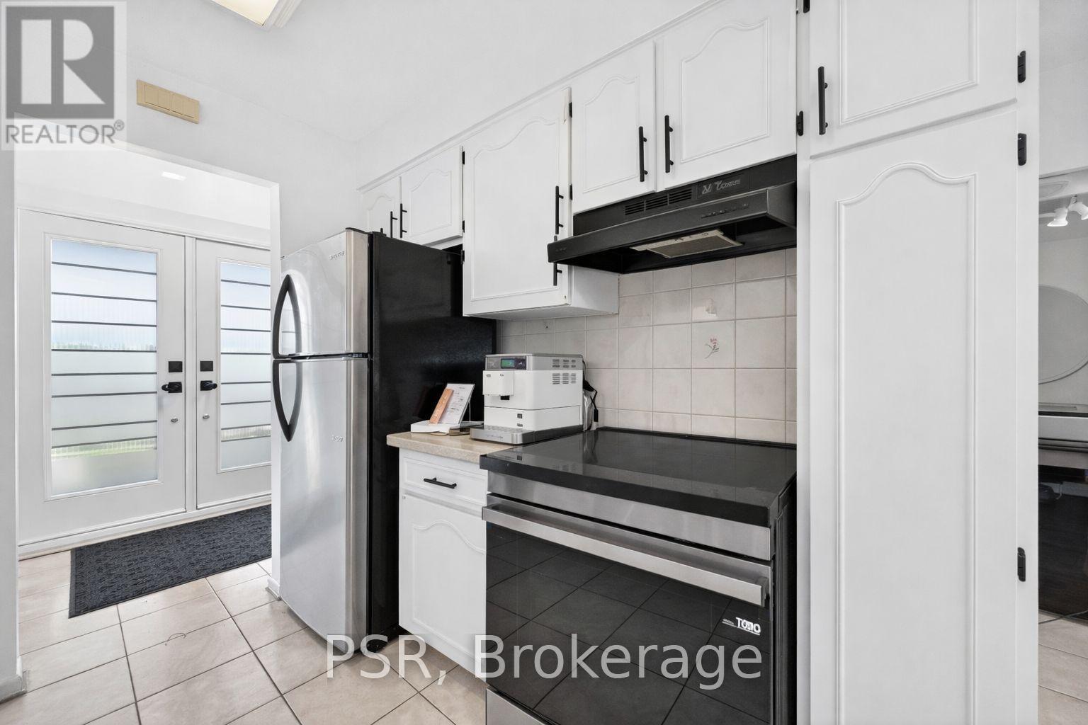 19 Glen Forest Drive, Hamilton, ON - Indoor Photo Showing Kitchen
