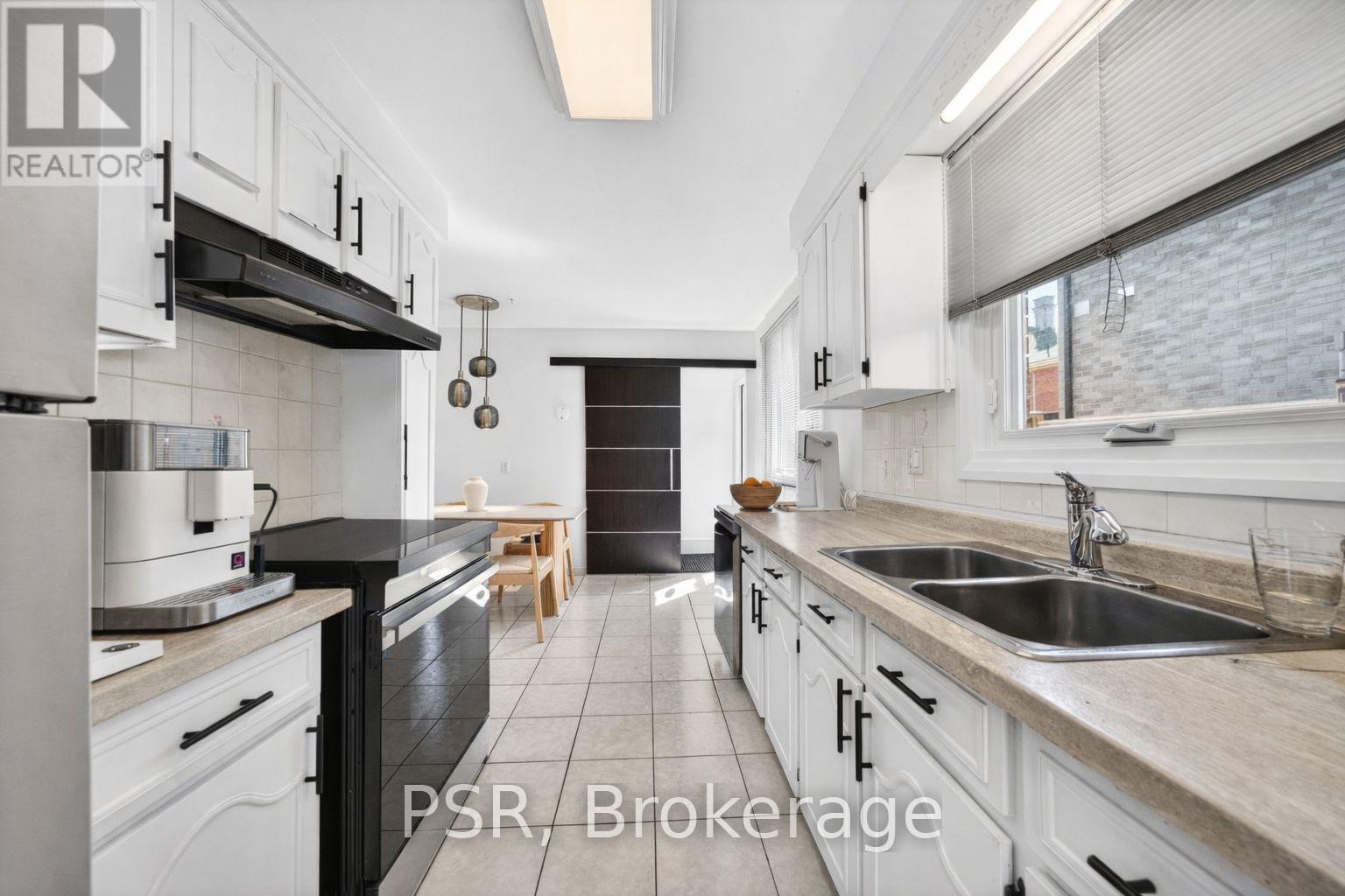19 Glen Forest Drive, Hamilton, ON - Indoor Photo Showing Kitchen With Double Sink