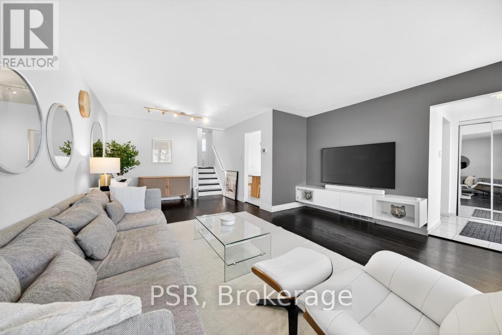 19 Glen Forest Drive, Hamilton, ON - Indoor Photo Showing Living Room