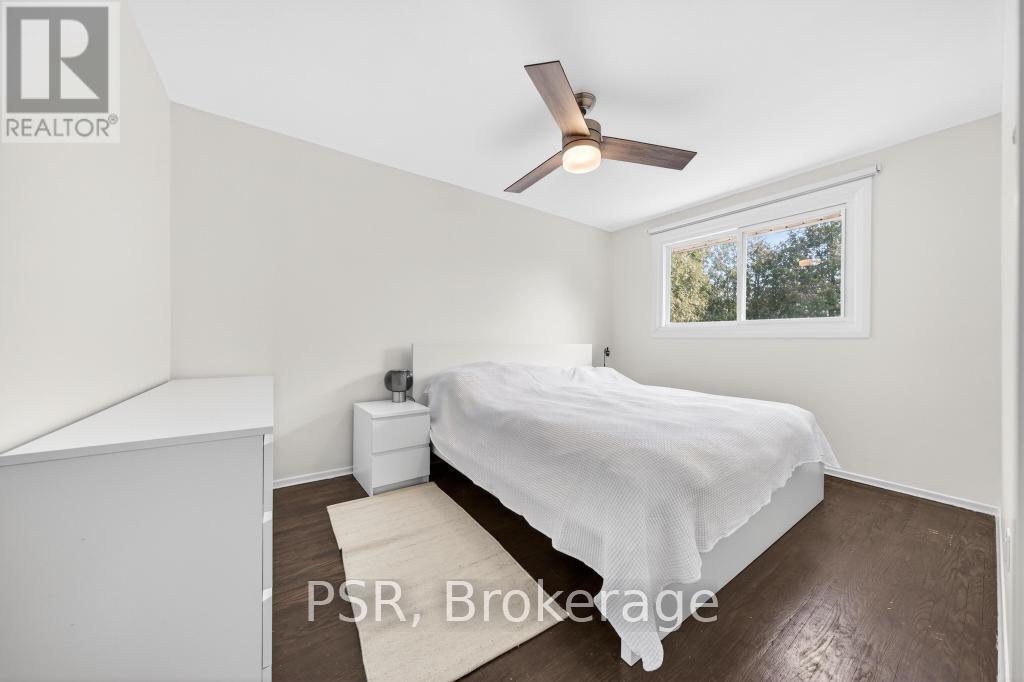 19 Glen Forest Drive, Hamilton, ON - Indoor Photo Showing Bedroom