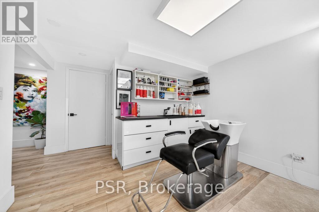 19 Glen Forest Drive, Hamilton, ON - Indoor Photo Showing Other Room