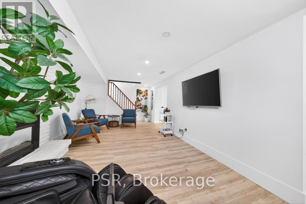 19 Glen Forest Drive, Hamilton, ON - Indoor Photo Showing Other Room