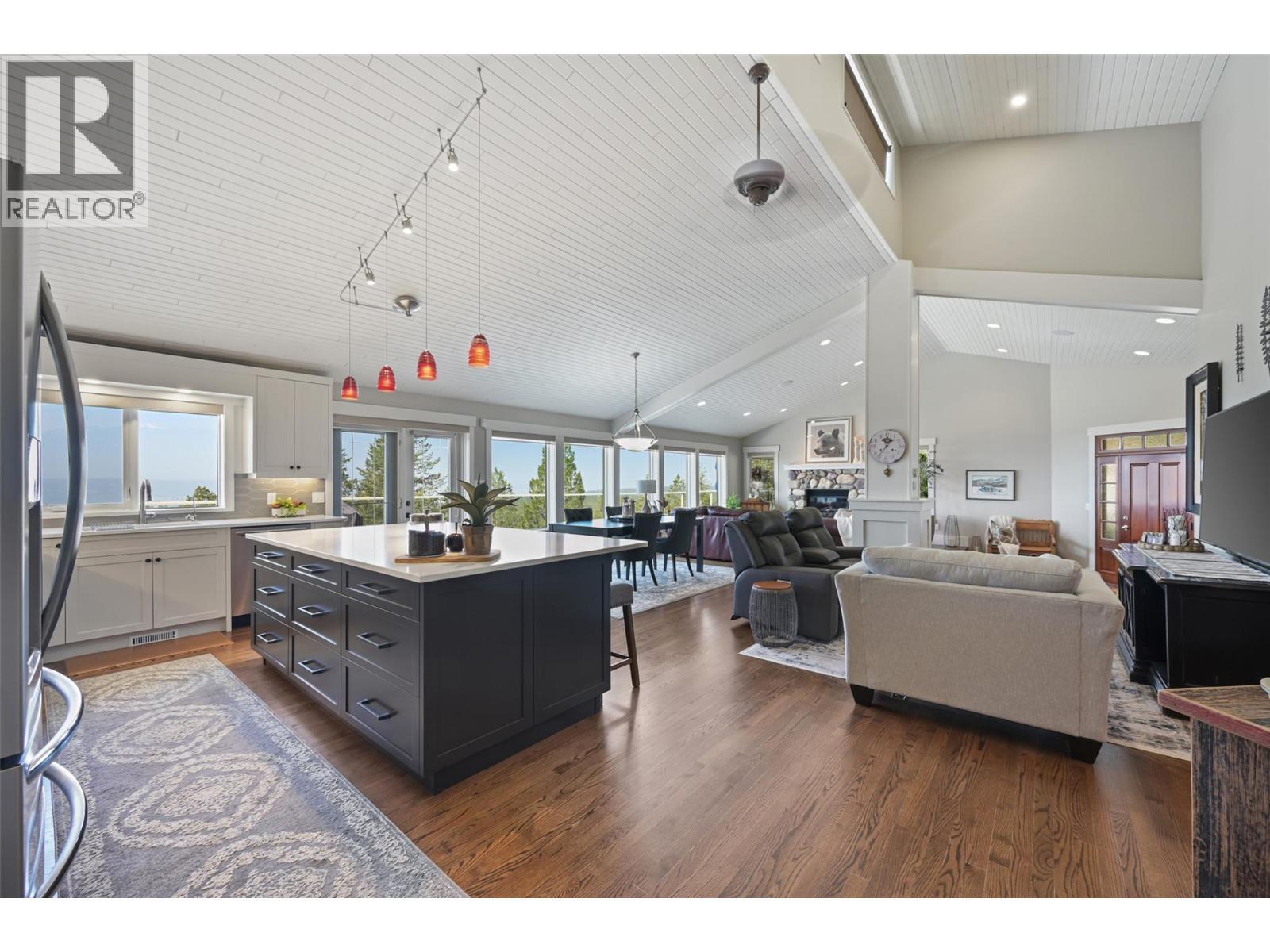 9520 Juniper Heights Road, Invermere, BC - Indoor