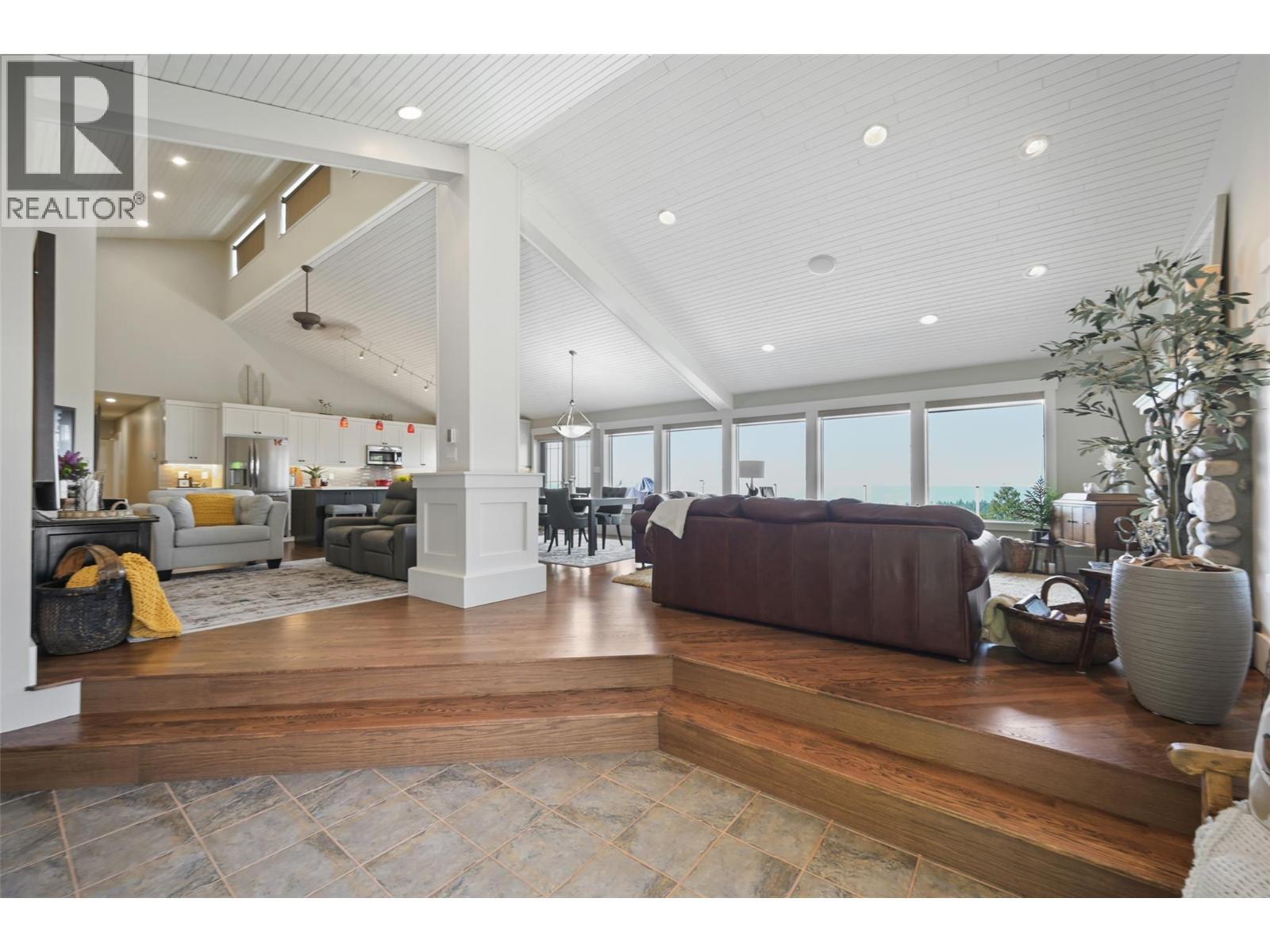 9520 Juniper Heights Road, Invermere, BC - Indoor