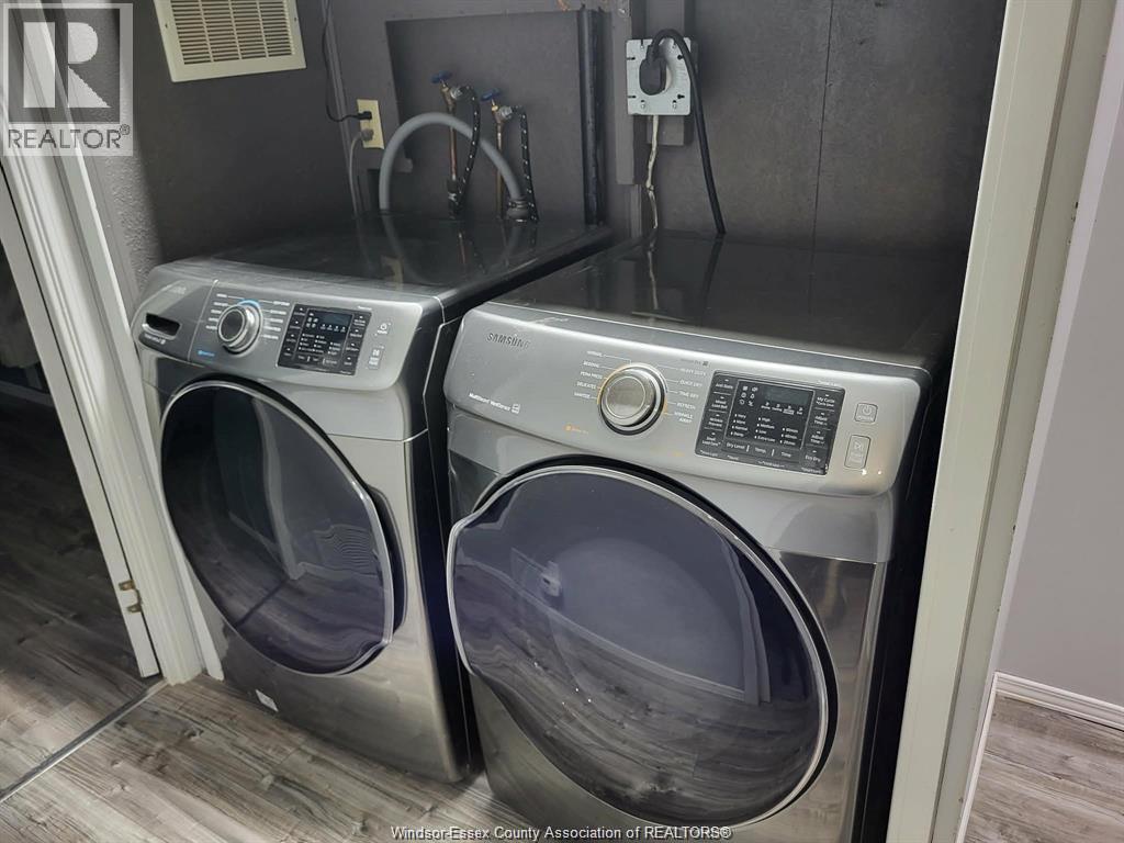 1 Wilder South Unit# Mobile Home Only, Lakeshore, ON - Indoor Photo Showing Laundry Room
