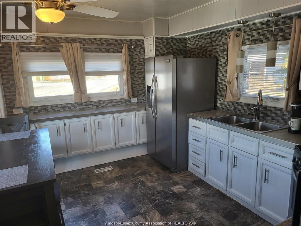 1 Wilder South Unit# Mobile Home Only, Lakeshore, ON - Indoor Photo Showing Kitchen With Double Sink