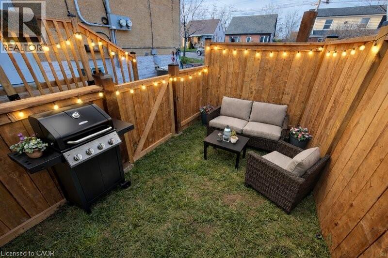 38 Dunkirk Drive Unit# B, Hamilton, ON - Outdoor With Exterior