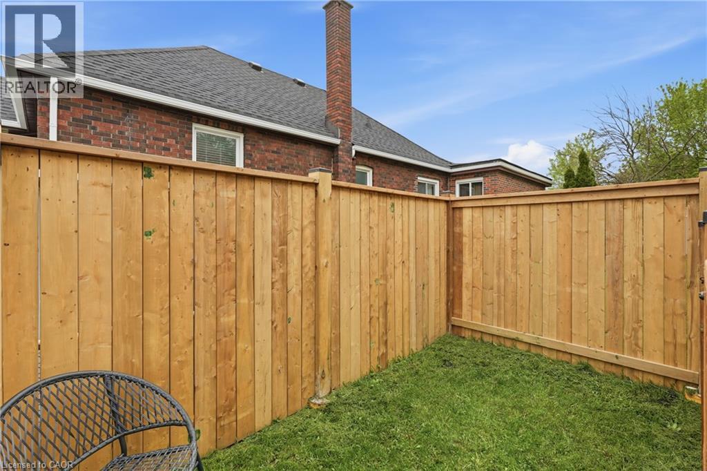 38 Dunkirk Drive Unit# B, Hamilton, ON - Outdoor With Exterior