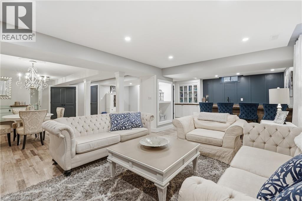 36 Pavilion Drive, Binbrook, ON - Indoor Photo Showing Living Room