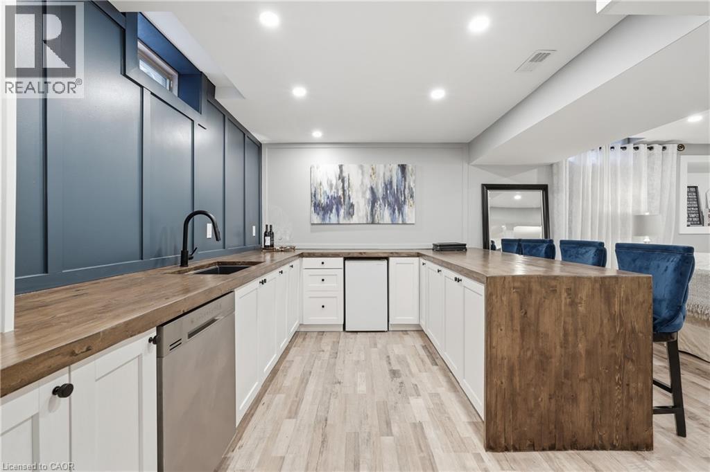 Kitchen /Wet Bar - 36 Pavilion Drive, Binbrook, ON - Indoor Photo Showing Kitchen