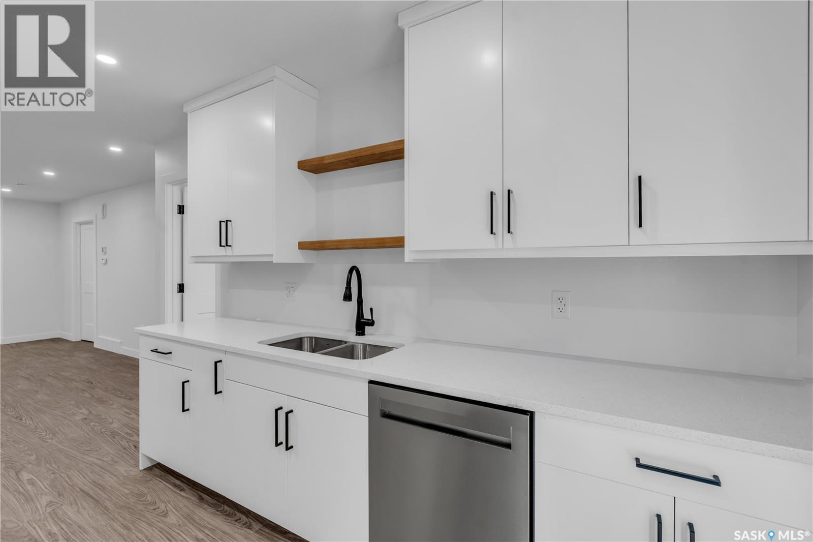 320 25Th Street W, Saskatoon, SK - Indoor Photo Showing Kitchen With Double Sink