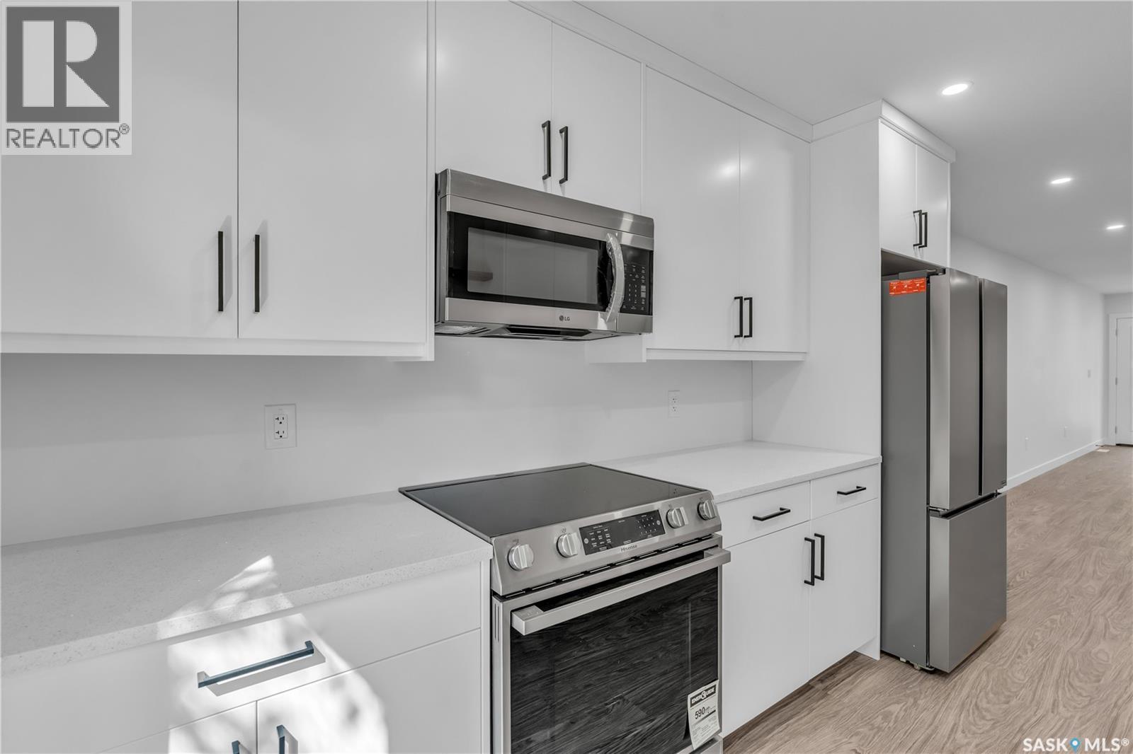 320 25Th Street W, Saskatoon, SK - Indoor Photo Showing Kitchen