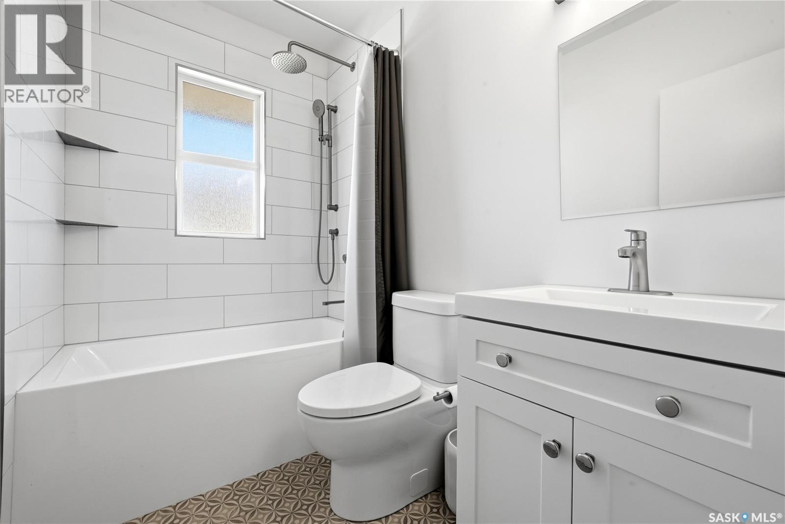 2221 Francis Street, Regina, SK - Indoor Photo Showing Bathroom