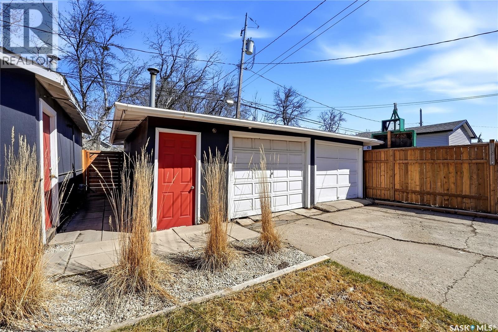 2221 Francis Street, Regina, SK - Outdoor