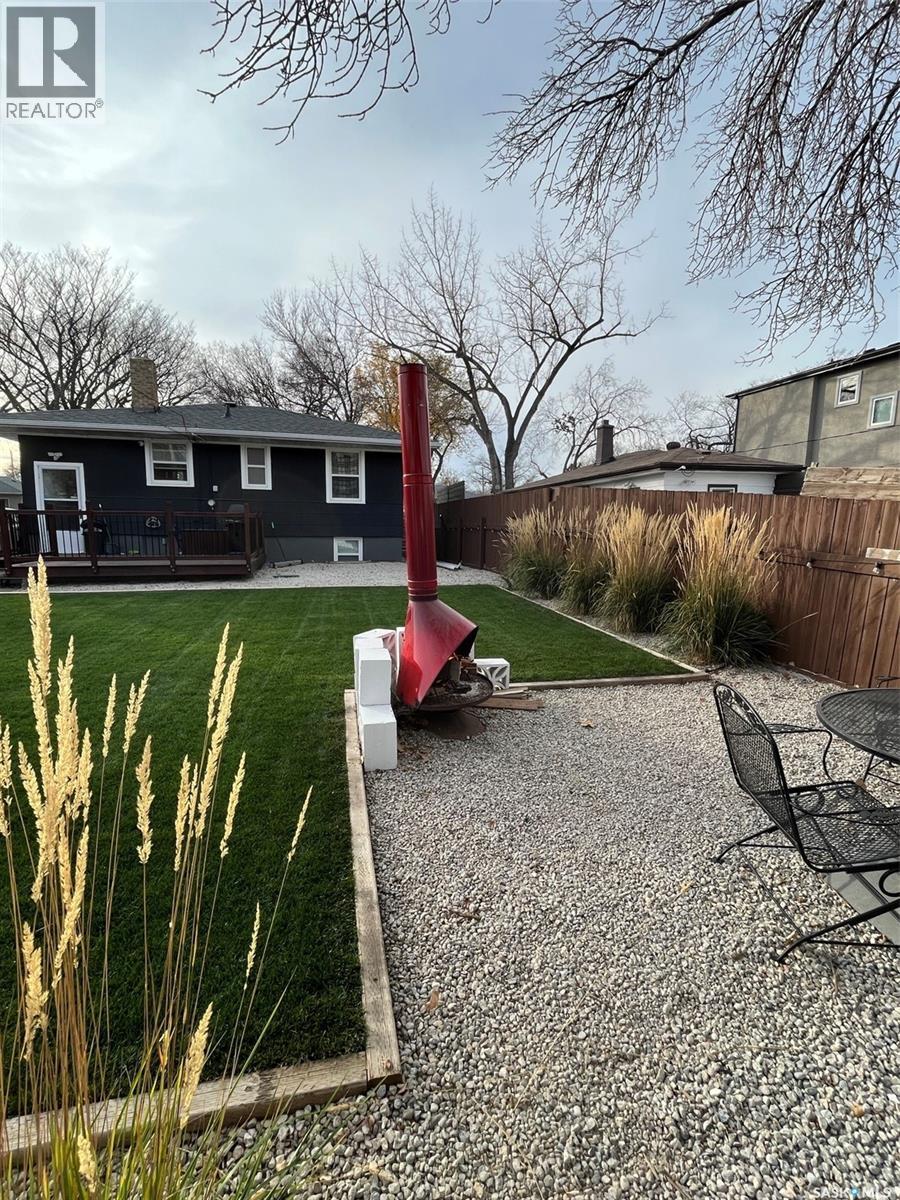 2221 Francis Street, Regina, SK - Outdoor