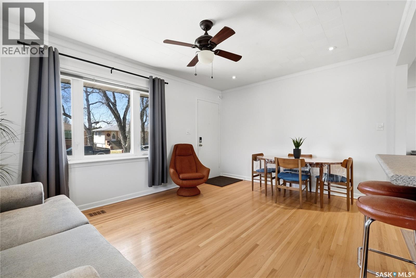 2221 Francis Street, Regina, SK - Indoor Photo Showing Living Room