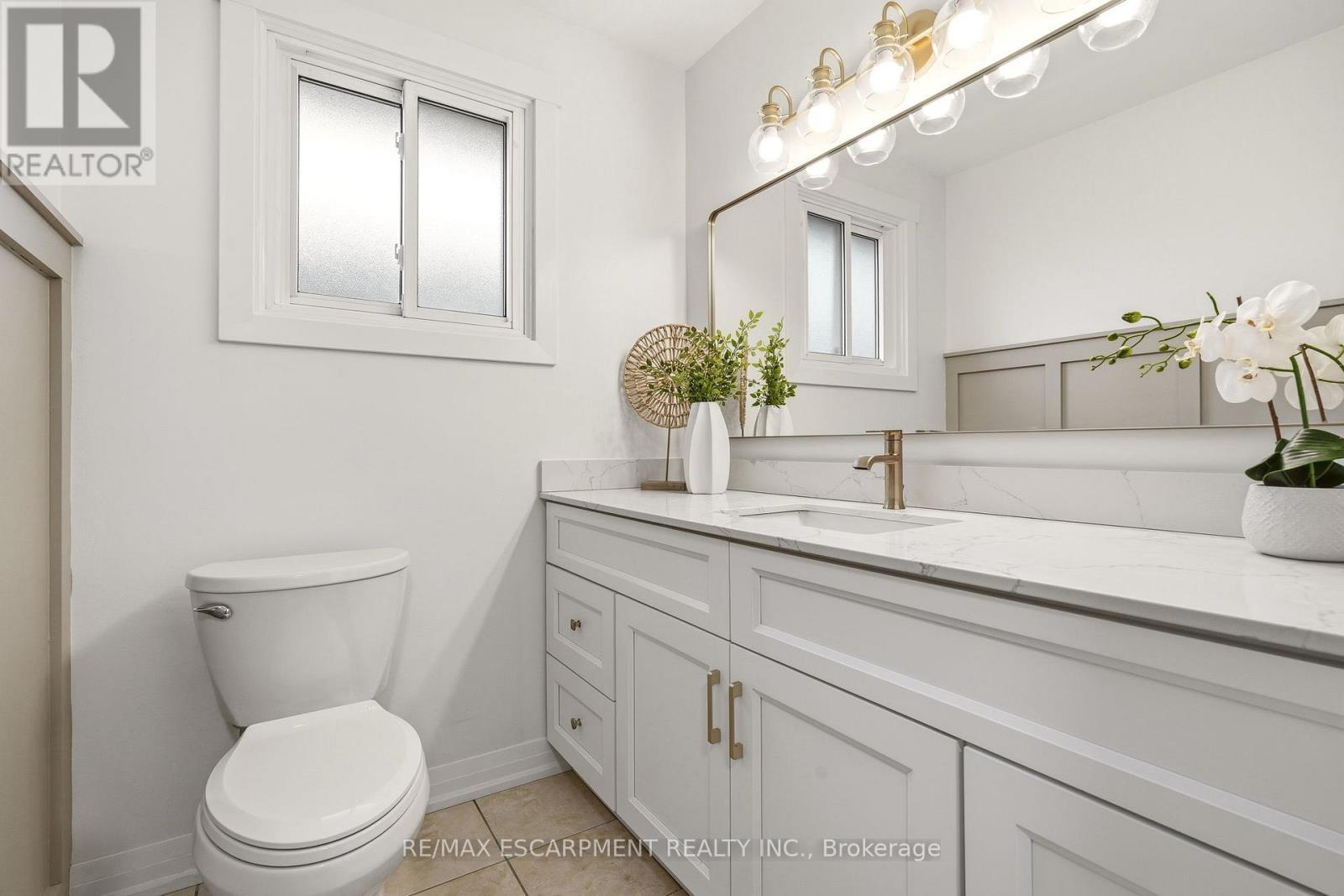3452 Caplan Crescent, Burlington, ON - Indoor Photo Showing Bathroom