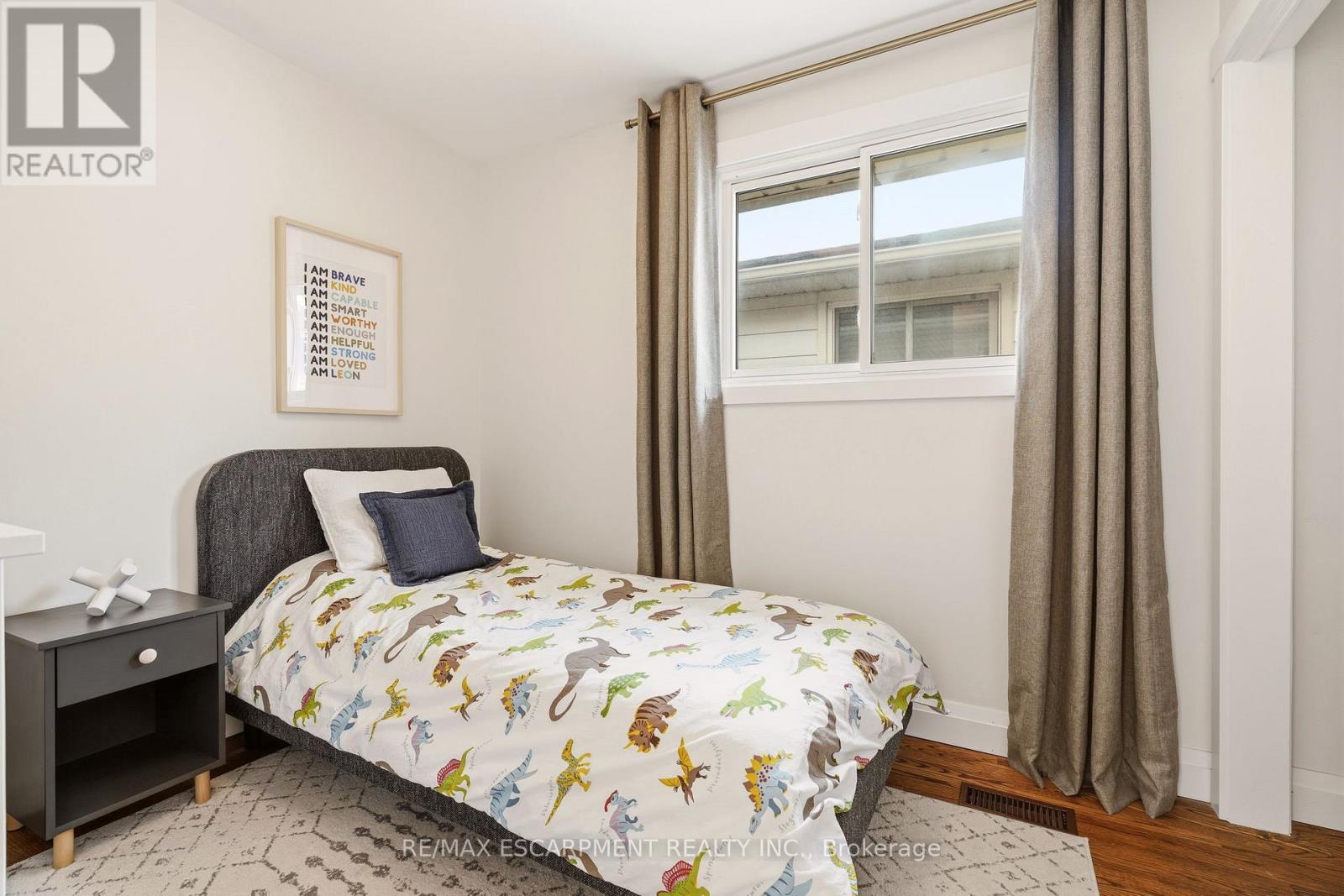 3452 Caplan Crescent, Burlington, ON - Indoor Photo Showing Bedroom
