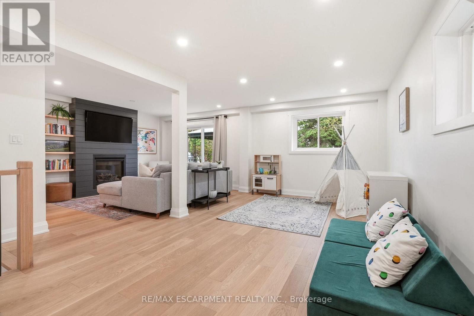 3452 Caplan Crescent, Burlington, ON - Indoor Photo Showing Other Room With Fireplace