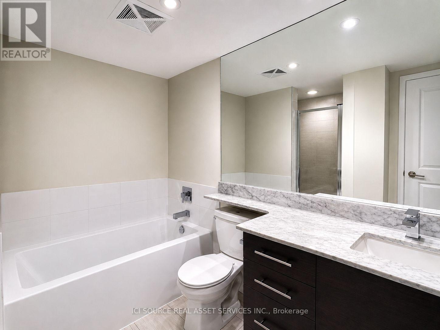 725 - 85 East Liberty Street, Toronto, ON - Indoor Photo Showing Bathroom